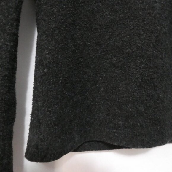 UB - URBAN BEHAVIOUR COLLECTION | P2P 13 inches measured | Black Turtleneck Top - Picture 7 of 16